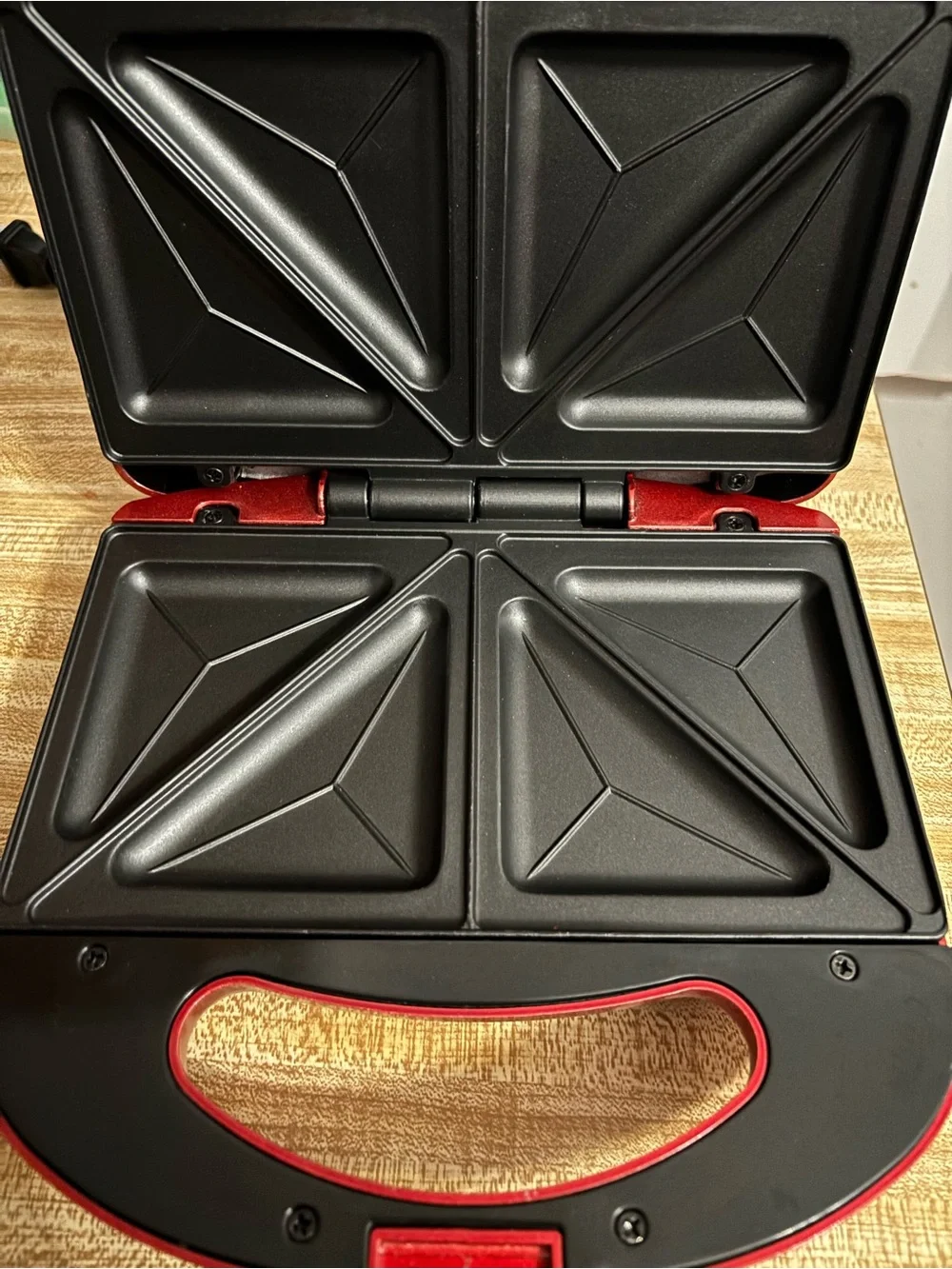Better Chef Sandwich Maker in Black and Red